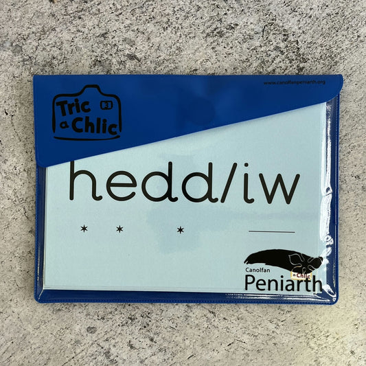 Tric a Chlic Cam 3 - Waled Cardiau Glas Tywyll